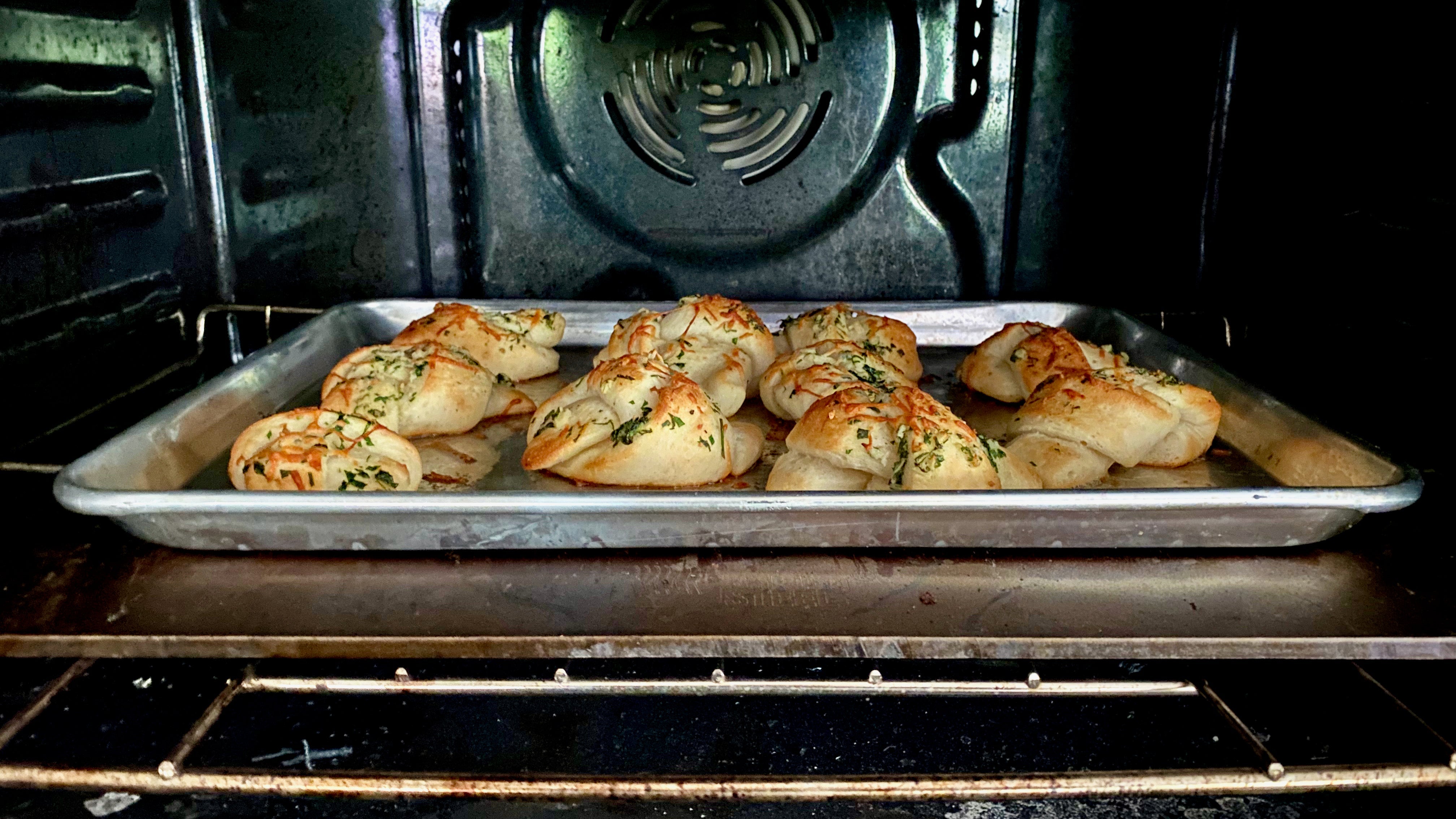 How To Make Garlic Knots At Home. Step By Step Easy Recipe

 &ndash; Baking Steel ®