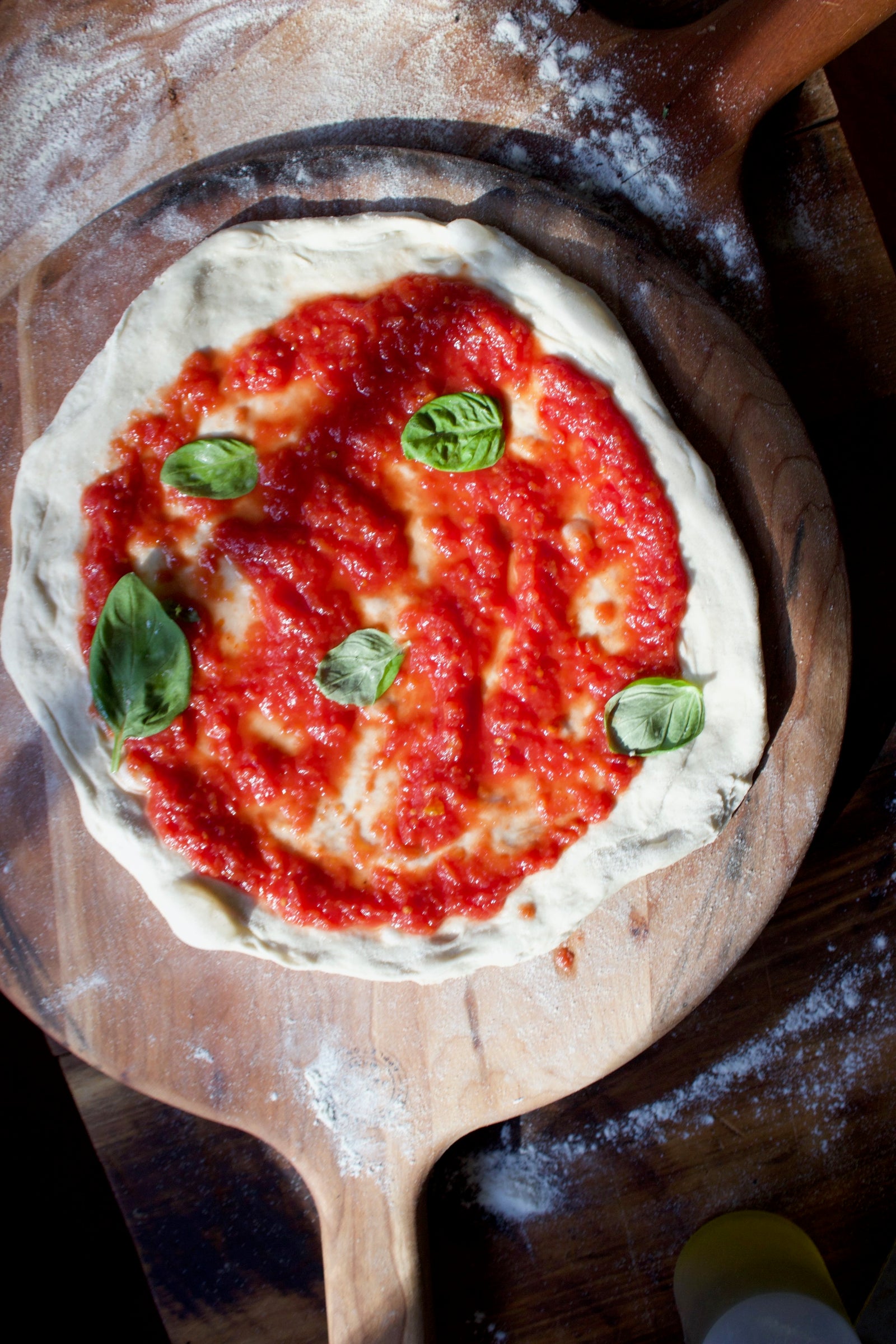 Uncooked Round Tomato & Basil Pizza