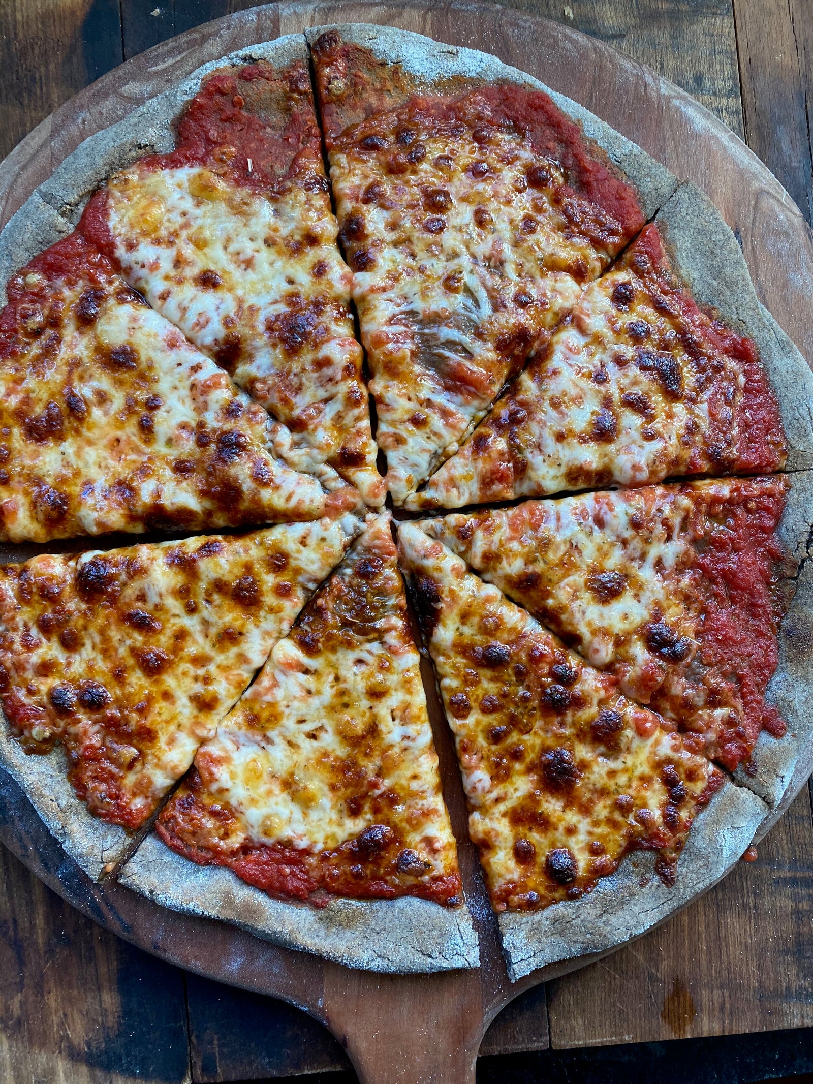 Cheese and tomato pizza with gluten-free crust 